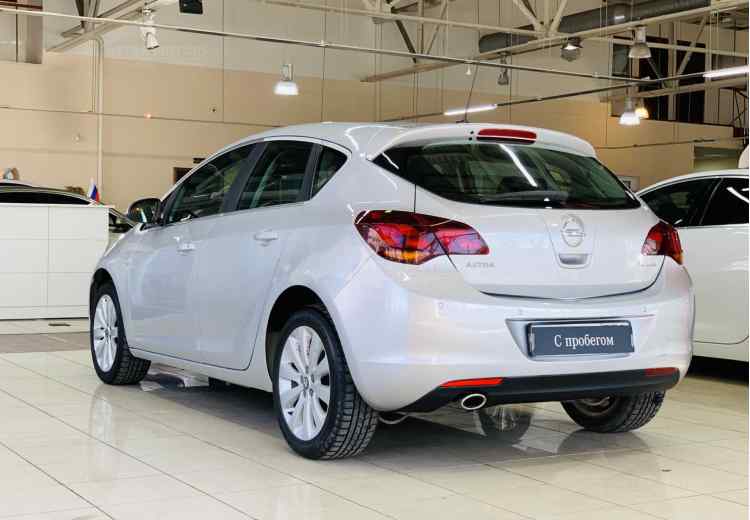 Opel Astra J