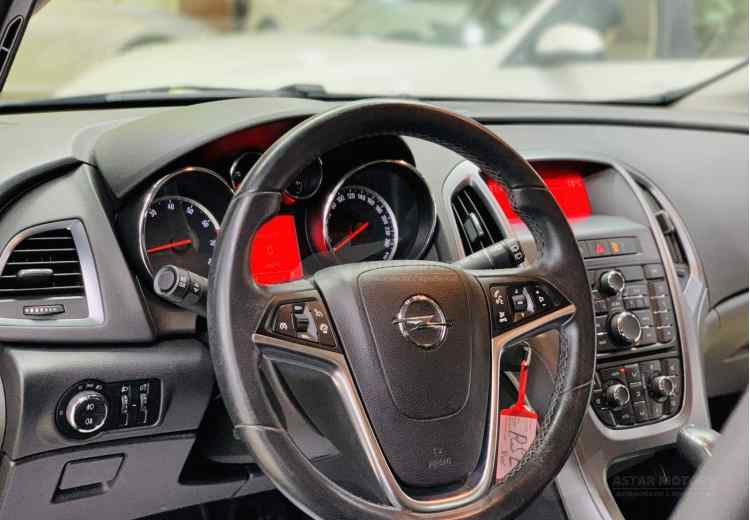 Opel Astra J Рестайлинг