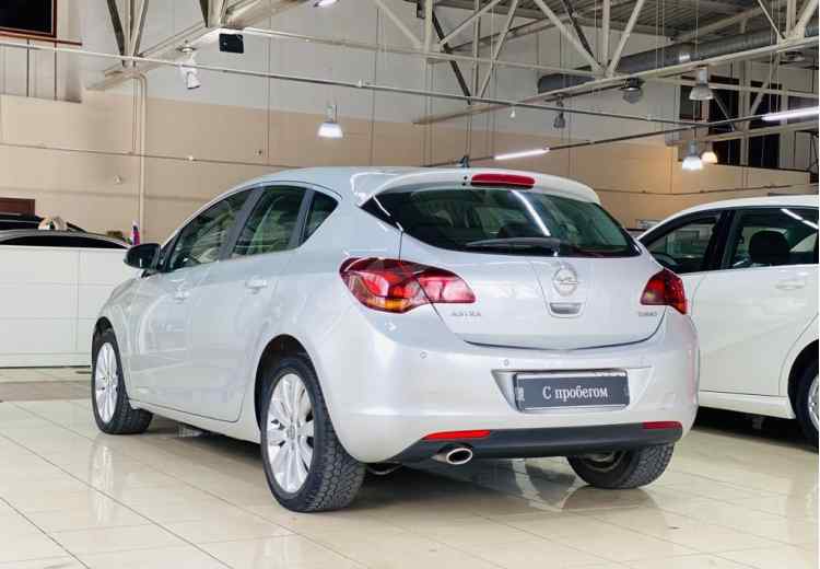 Opel Astra J